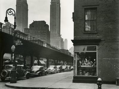 Train Overpass, New York, 1943 - Photographic Print, 12x9