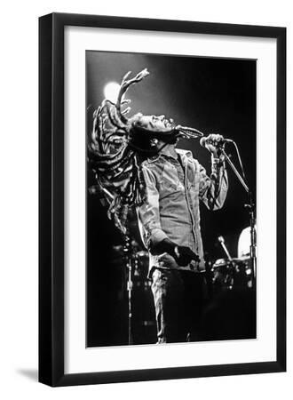 Bob Marley En Concert De Reggae Au Roxy, Los Angeles Le 26 Mai 1976 - Black Framed Art Print Wall Art, 12x18