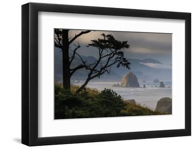 Cannon Beach, Oregon - Black Framed Art Print Wall Art, 12x8