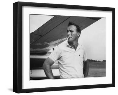 Golfer Arnold Palmer - Black Framed Art Print Wall Art, 16x12 Golfer Arnold Palmer - Black Framed Art Print Wall Art, 16x12