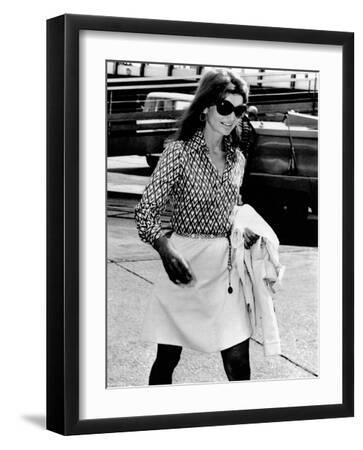 Jacqueline Kennedy Onassis Walks Through Rome's Leonardo Da Vinci Airport - Black Framed Art Print Wall Art, 12x16